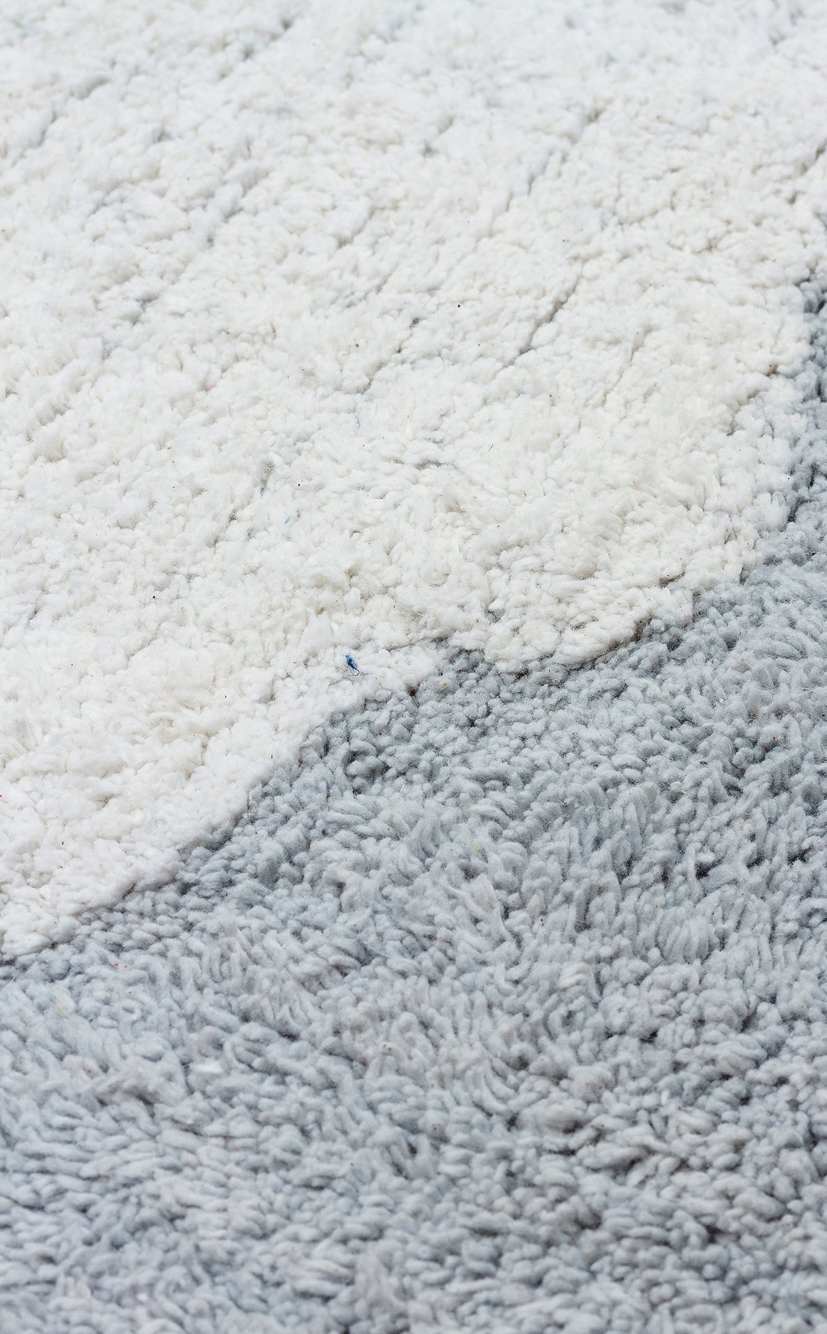 COTTON BOON XXW CBN 14 MULTY XXW Yıkanabilir Kaymaz Tabanlı Naturel Pamuk Bebek Halısı'nın şık saçak detayları, odanın dekorasyonunu tamamlar.