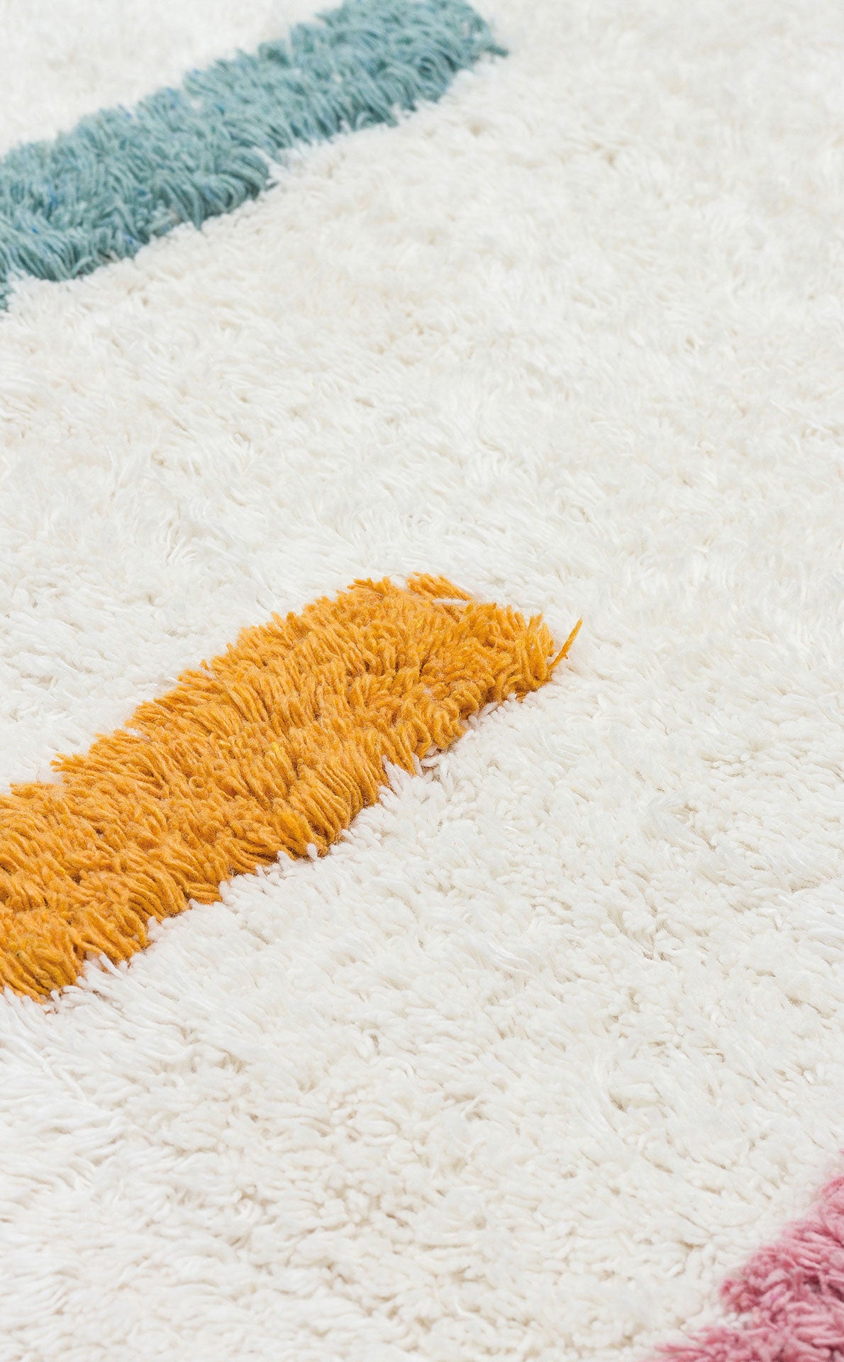 COTTON BOON XW CBN 03 MUTLY XW yıkanabilir kaymaz tabanlı naturel pamuk bebek halısının oturma alanı görüntüsü.