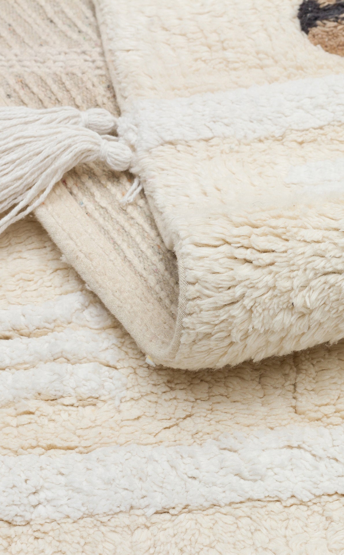 COTTON BOON XXW CBN 09 MULTY XXW, doğal pamuk yapısı ile bebek odalarınıza sıcaklık katacak şık bir halı.