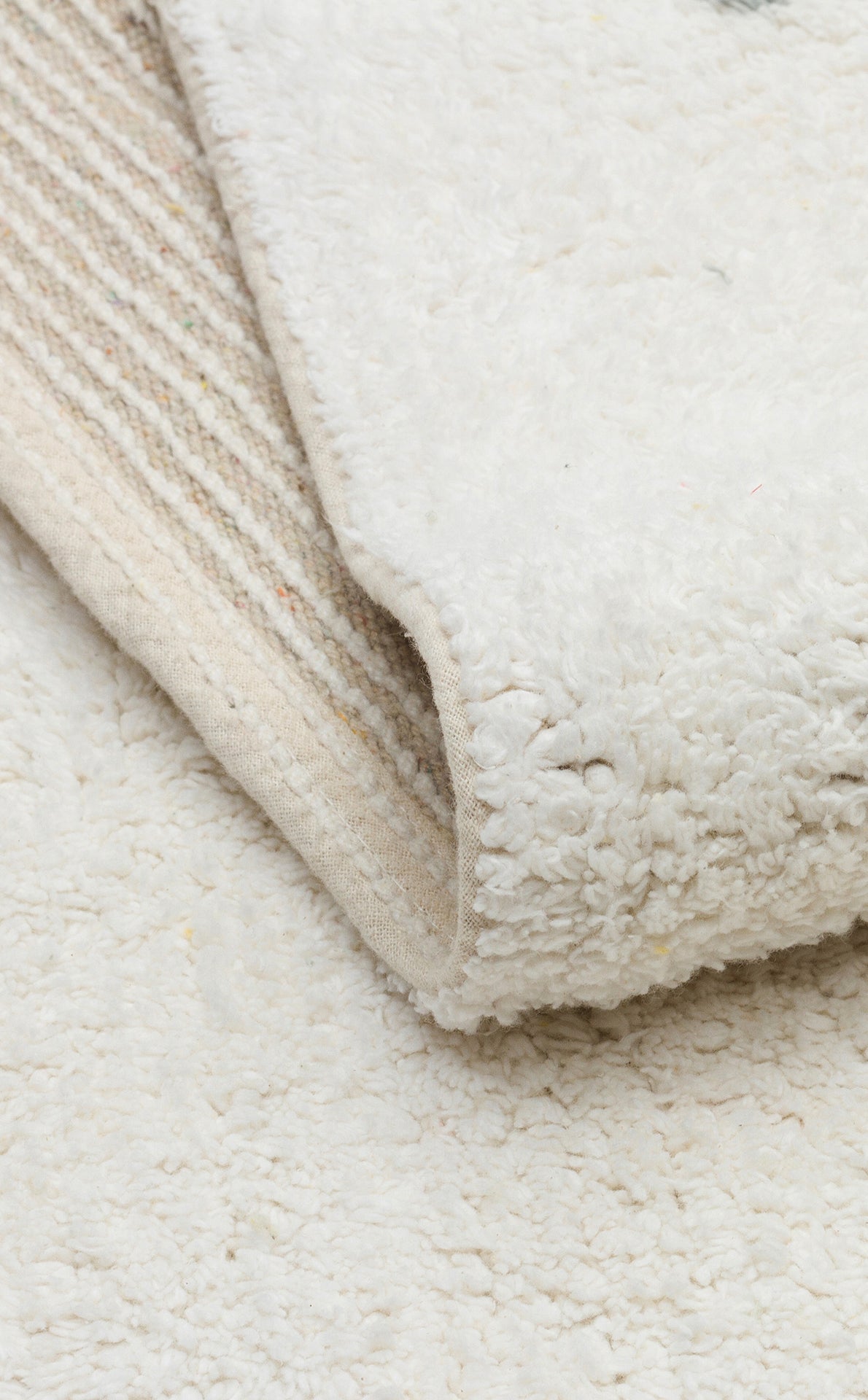 COTTON BOON XXW CBN 10, kaymaz tabanlı tasarımı ile güvenli bir oyun alanı sağlar, hem şık hem de kullanışlı.