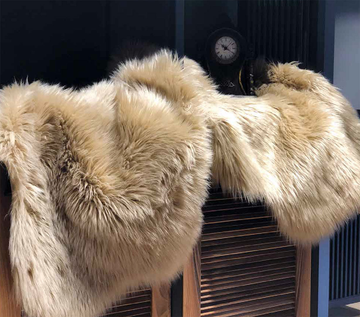 Halı Vagonu Camel renkli uzun tüylü exclusive post detaylı görünüm