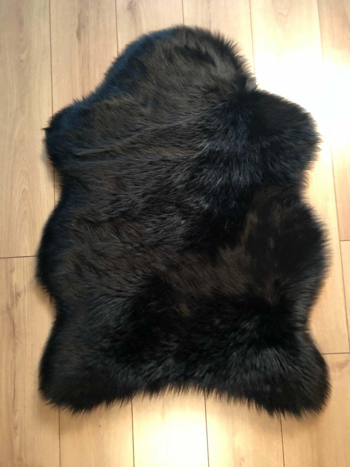 Halı Vagonu Siyah Renkli Uzun Tüylü Exclusive Post - Akrilik ve polyester karışımı ile yumuşak doku