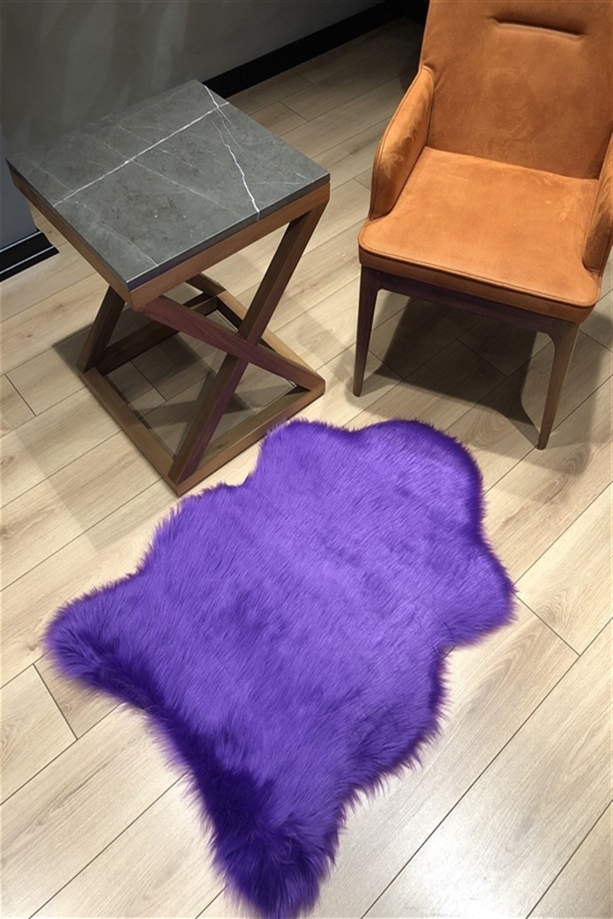 Halı Vagonu Mor Renkli Uzun Tüylü Exclusive Post, ev dekorasyonuna şıklık katacak modern bir halı.