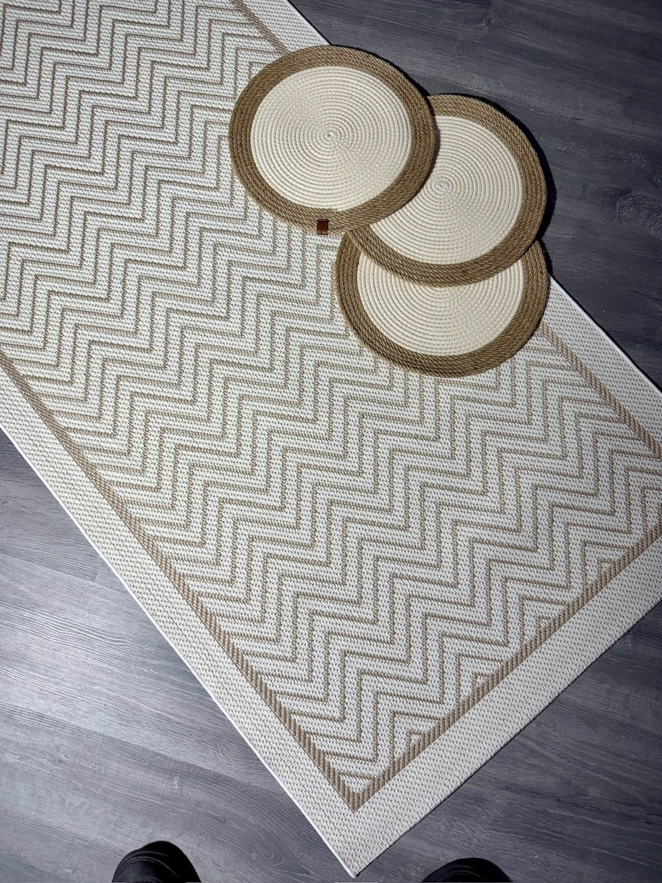 Halı Vagonu JS9717 Jüt Sisal Halı - Zigzaglı Krem Bej, Kaymaz Taban, Hav Yapmaz, Dayanıklı