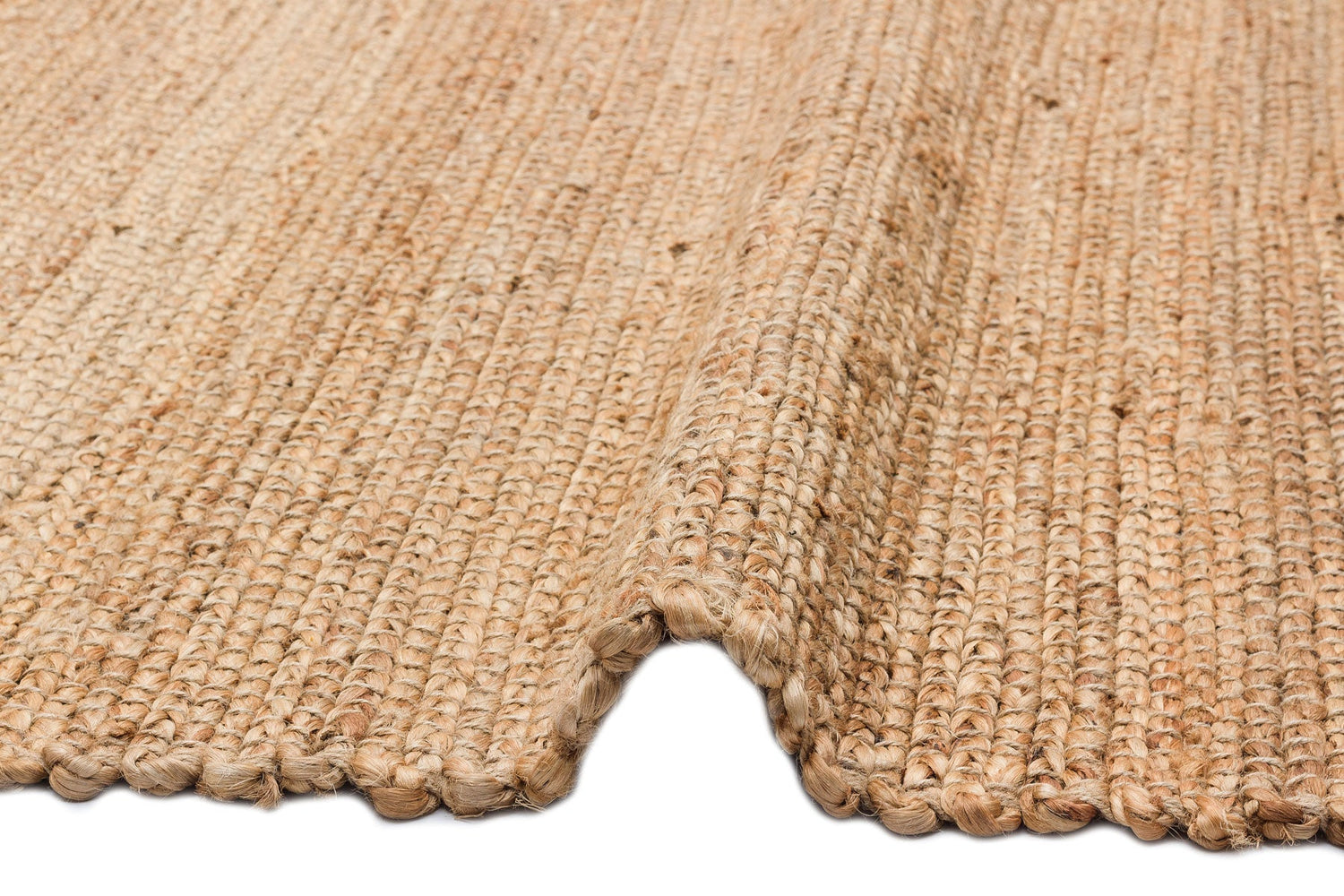 Echo Jüt koleksiyonu, doğal jüt hasır halılarının şık ve özgün tasarımları ile ev dekorasyonunuza doğal bir dokunuş katıyor. ECHO ECH 06 NATURAL XW ve ECHO ECH 11 NATURAL WHITE gibi seçeneklerle yerel el dokuma halı deneyimini keşfedin.