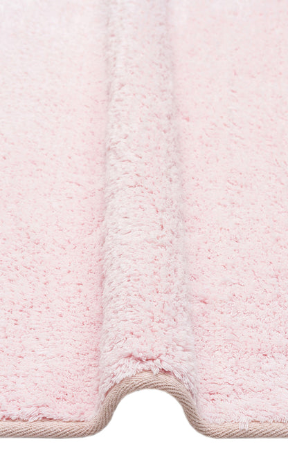 COTTON BOON CBN PLAIN POWDER bebek halısının yakın plan görünümü, geri dönüştürülmüş pamuktan yapılmış.