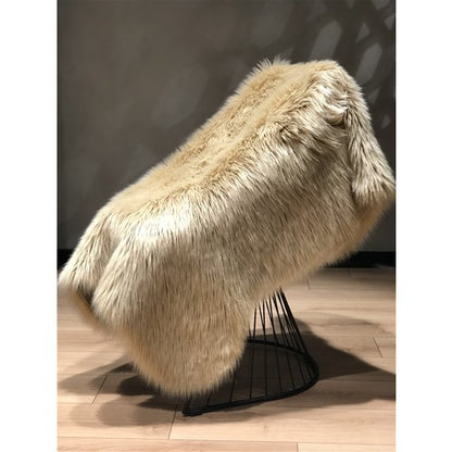 Halı Vagonu Bej Renkli Uzun Tüylü Exclusive Post - Yüksek kaliteli, 80% akrilik, 20% polyester malzemeden yapılmış, 7 cm uzunluğunda tüylü halı.