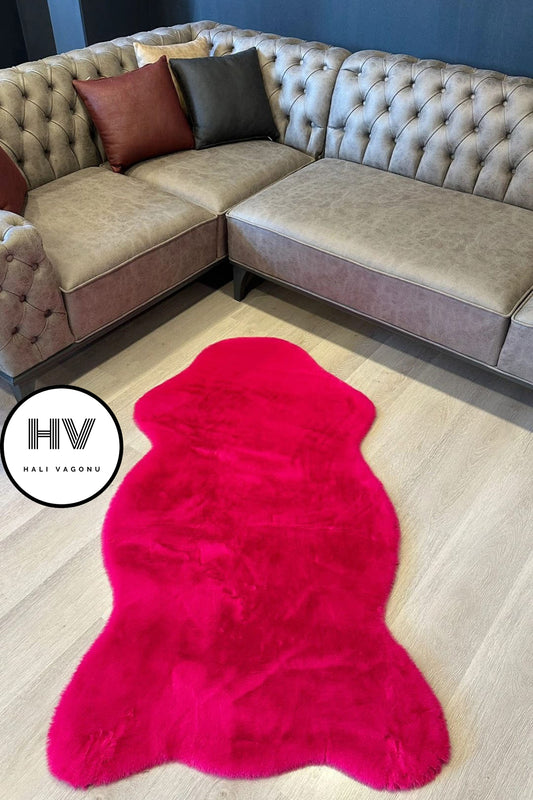 Halı Vagonu Camel Tavşan Post Halı - 3 cm hav yüksekliğinde, yumuşak dokusu ile kaymaz tabanlı, tüy dökmez ve leke tutmaz özelliklere sahip kaliteli bir halı.