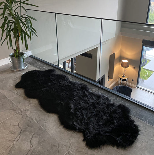 Halı Vagonu Siyah Renkli Uzun Tüylü Exclusive Post - Detaylı görüntü