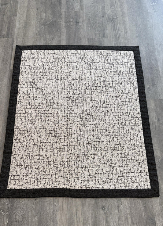 100 x 120 Defolu Kumaş Bordürlü Leke Tutmaz Kaymaz Taban Özel Tasarım Halı