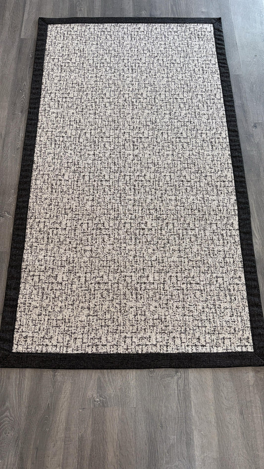 100 x 180 Kumaş Bordürlü Leke Tutmaz Kaymaz Taban Özel Tasarım Halı